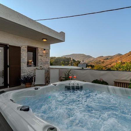 הוילה Angouselianá Casa Kastella, Private Jacuzzi & Bbq Facilities! מראה חיצוני תמונה